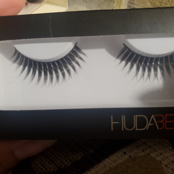 Huda Beauty Lashes (Choose your Style) - Picture 7 of 7